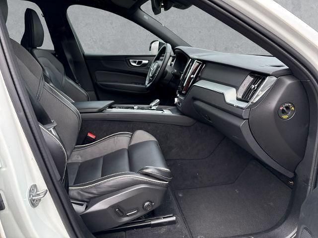 Gebraucht Volvo XC60 Plus 197 PS (144 kW) 2023 Crystal white pearl / metallic SUV