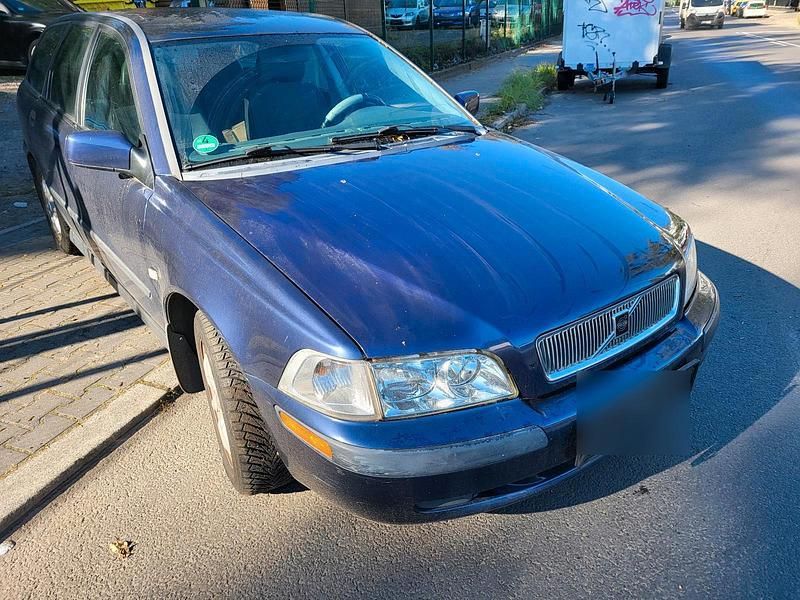 Blau Gebraucht 2001 Volvo V40 Kombi | 500 € (Superpreis) - Bild 1/4
