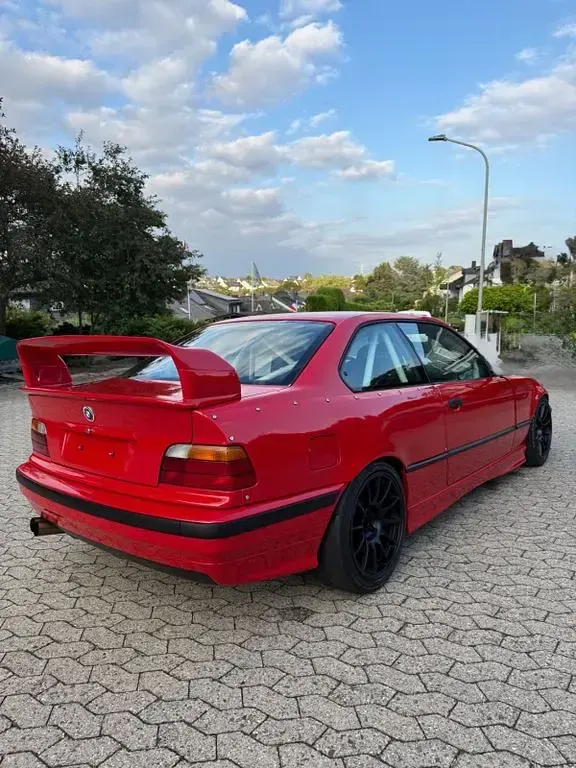 Gebraucht BMW 323 Basis 170 PS (125 kW) 1995 Rot Coupé