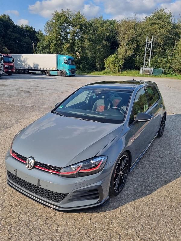 Grau Gebraucht 2019 VW Golf VII GTI Limousine | 28.900 € (Etwas zu teuer) - Bild 1/4