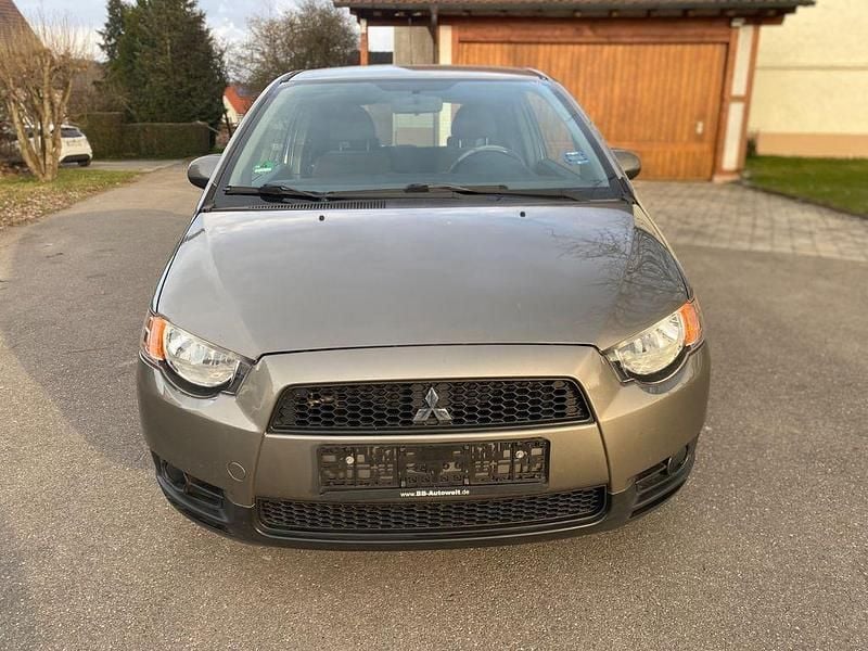 Gebraucht Mitsubishi Colt Motion 95 PS (69 kW) 2012 Grau Kleinwagen