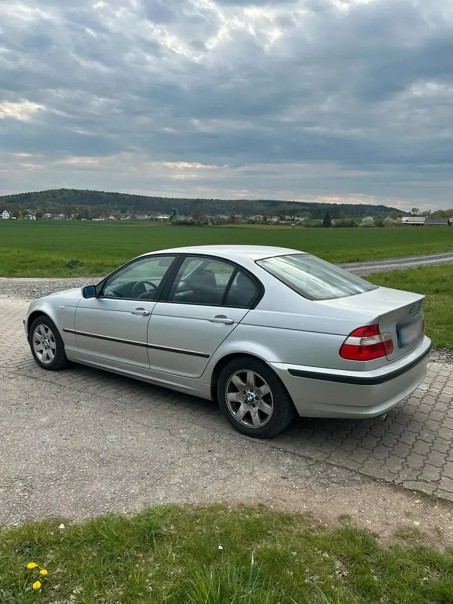 Gebraucht BMW 318 143 PS (105 kW) 2003 Silber Limousine