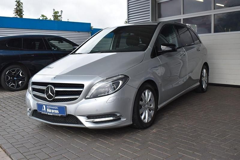 Silber Gebraucht 2012 Mercedes B200 Night Van / Kleinbus | 13.990 € (Fairer Preis) - Bild 1/4