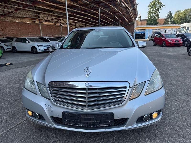 Gebraucht Mercedes E250 204 PS (150 kW) 2009 Silber Limousine