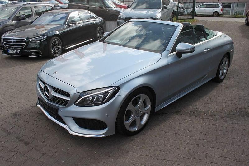 Diamantsilber metalliclack Gebraucht 2018 Mercedes C200 AMG line Cabrio | 21.400 € - Bild 1/4