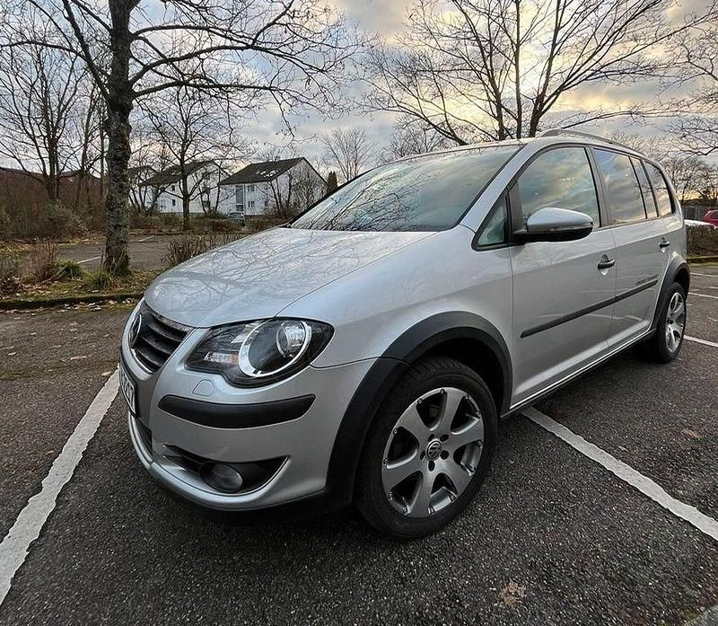 Silber Gebraucht 2009 VW Touran Cross Van / Kleinbus | 7.490 € (Fairer Preis) - Bild 1/4