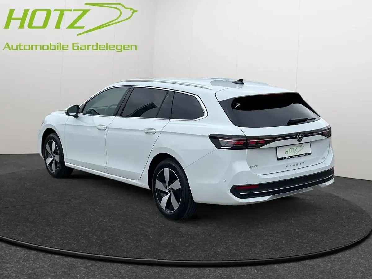 Neu VW Passat Business 150 PS (110 kW) 2025 Oryxweiß perlmutteffekt Kombi
