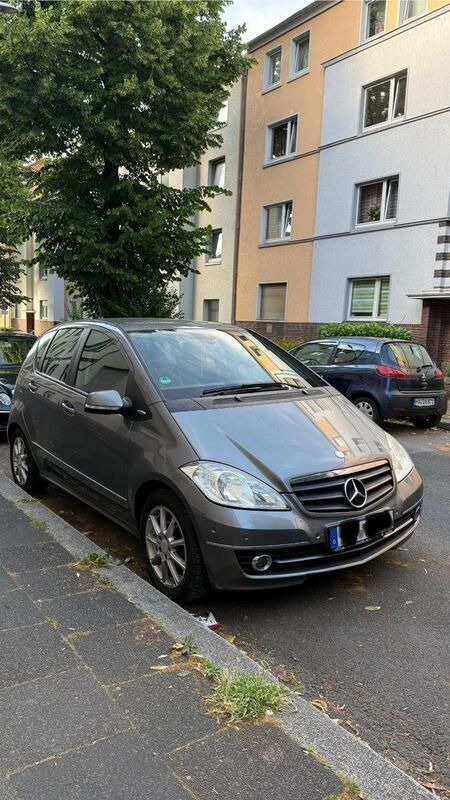 Grau Gebraucht 2009 Mercedes A180 Edition Kleinwagen | 3.800 € (Fairer Preis) - Bild 1/4