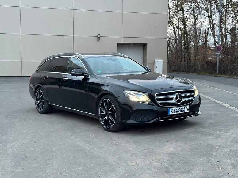 Gebraucht Mercedes E220 194 PS (142 kW) 2018 Schwarz Kombi
