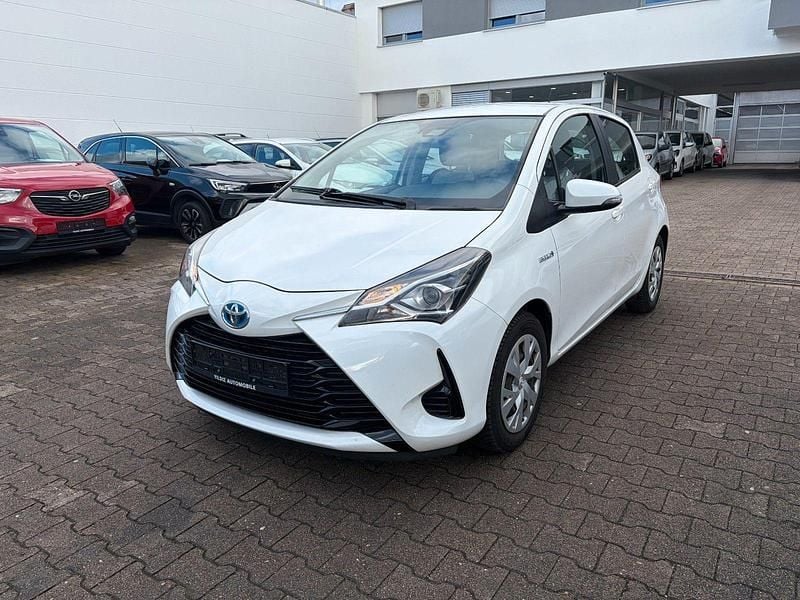 Gebraucht Toyota Yaris Hybrid Comfort 75 PS (55 kW) 2019 Weiß Kleinwagen