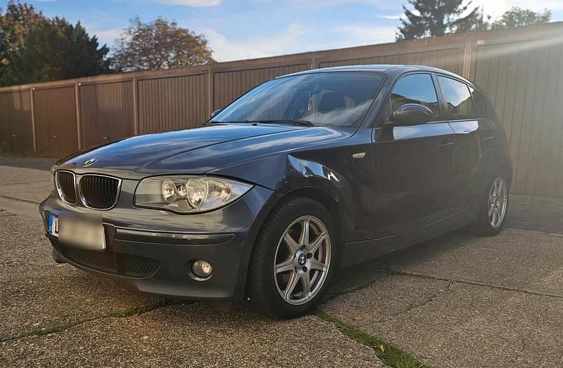Grau Gebraucht 2005 BMW 116 Kleinwagen | 1.600 € (Guter Preis) - Bild 1/4