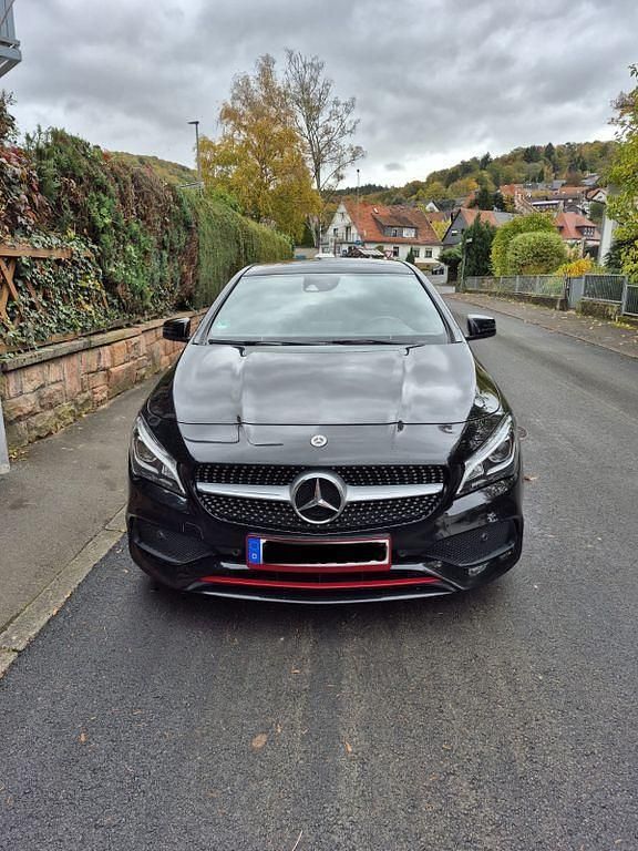 Schwarz Gebraucht 2018 Mercedes CLA250 Limousine | 16.800 € (Guter Preis) - Bild 1/4