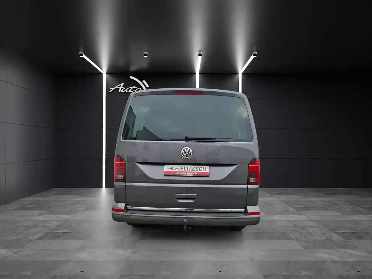 Usado VW Multivan Generation Six 150 HP (110 kW) 2022 Cinzento Monovolume