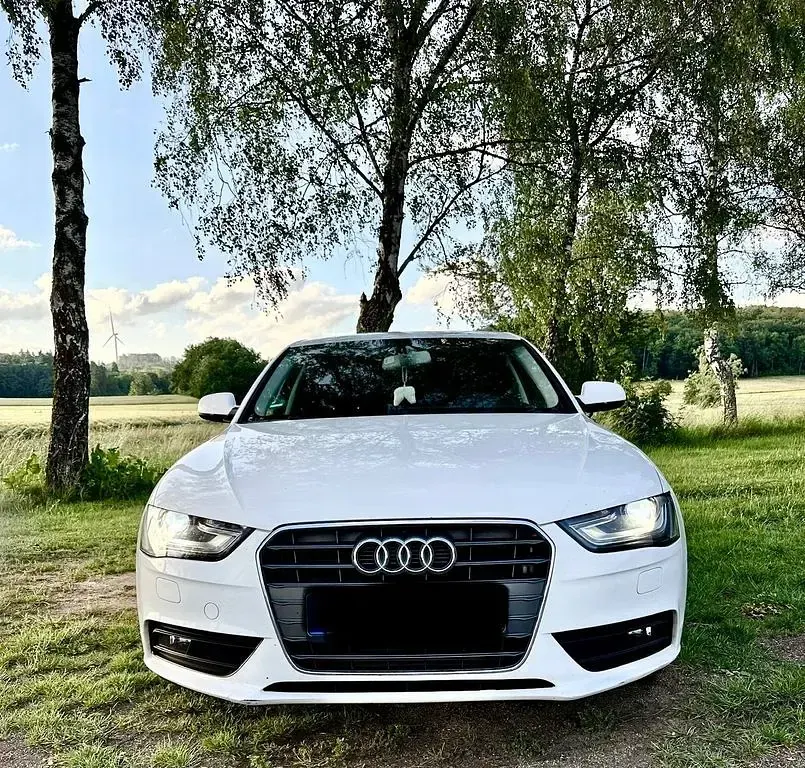 Gebraucht Audi A4 Attraction 120 PS (88 kW) 2014 Weiß Limousine