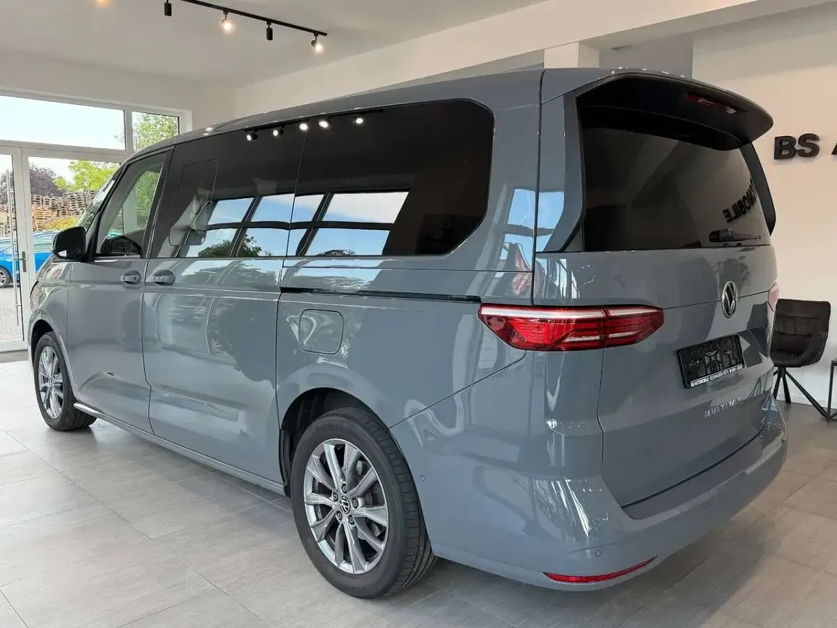 Gebraucht VW Multivan Life 150 PS (110 kW) 2025 Grau Van / Kleinbus