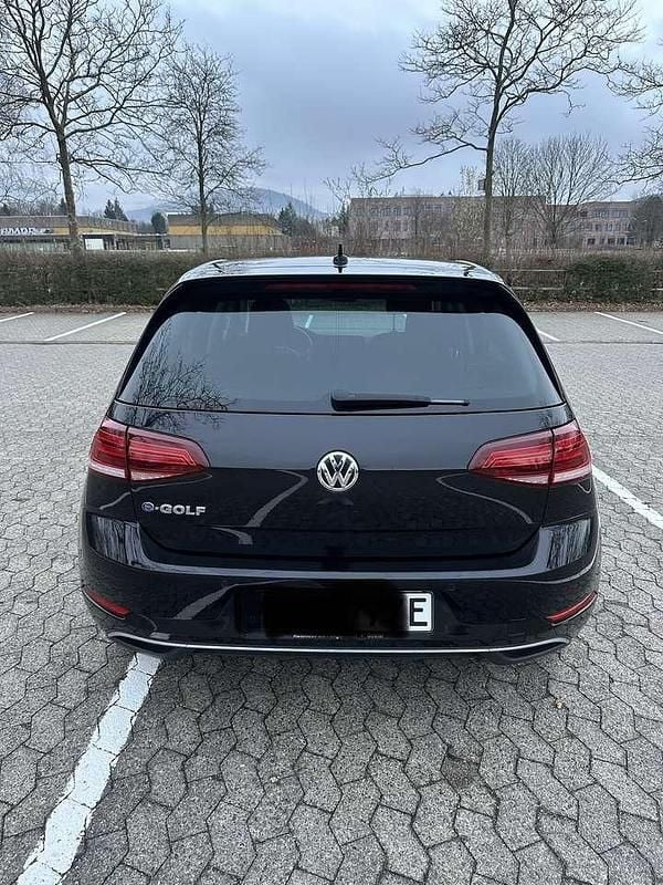 Gebraucht VW e-Golf 100 kW (136 PS) 2020 Schwarz Kleinwagen