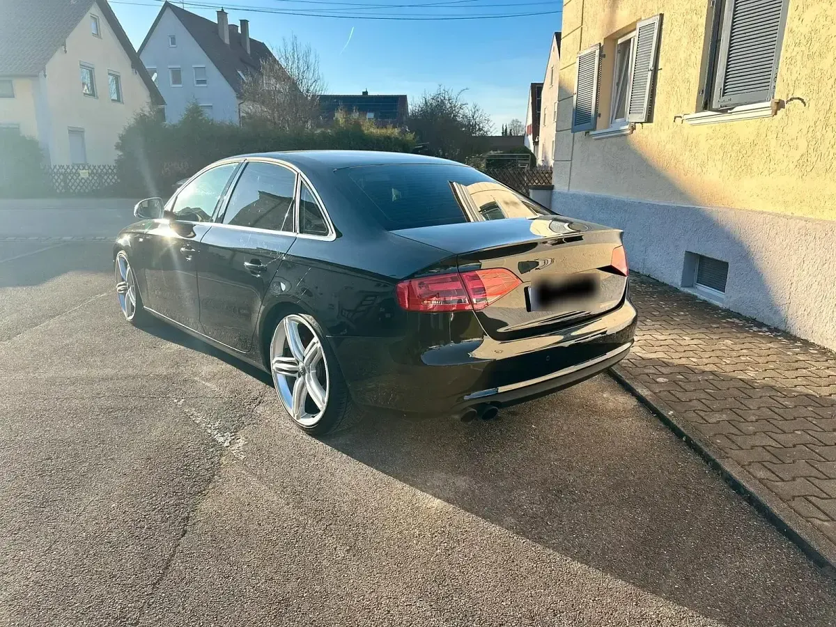 Używany Audi A4 120 KM (88 kW) 2009 Czarny Sedan/Limuzyna