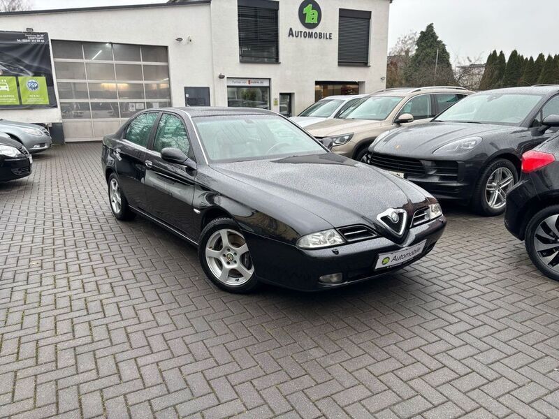 Schwarz Gebraucht 2002 Alfa Romeo 166 Distinctive Limousine | 4.499 € (Fairer Preis) - Bild 1/4