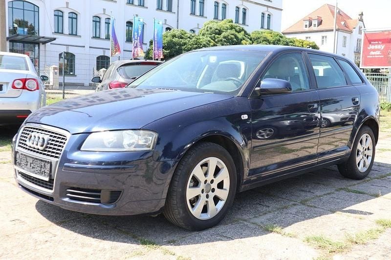 Blau Gebraucht 2007 Audi A3 Sportback Ambiente Limousine | 1.950 € (Superpreis) - Bild 1/4