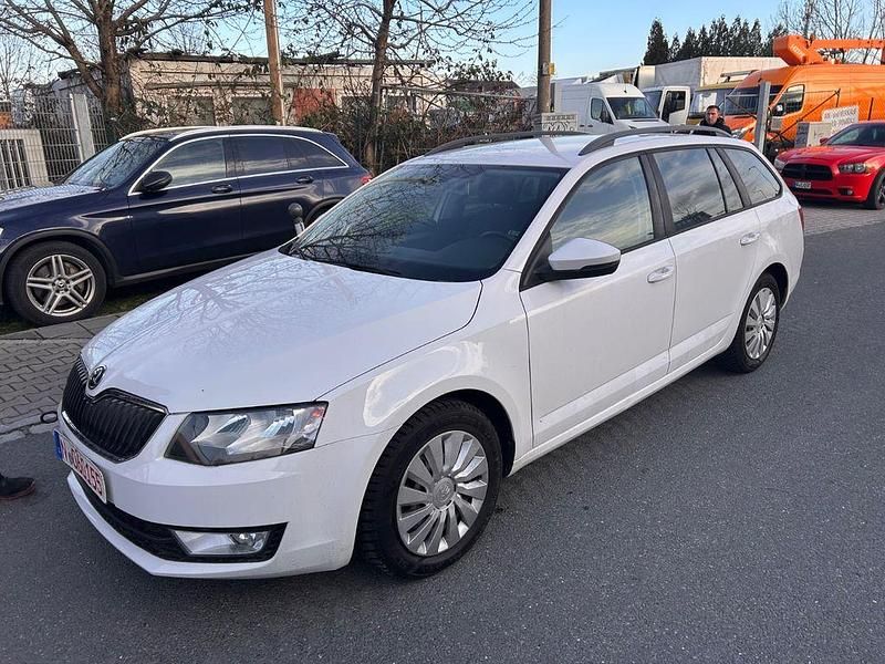 Gebraucht Skoda Octavia Ambition 150 PS (110 kW) 2014 Weiß Kleinwagen