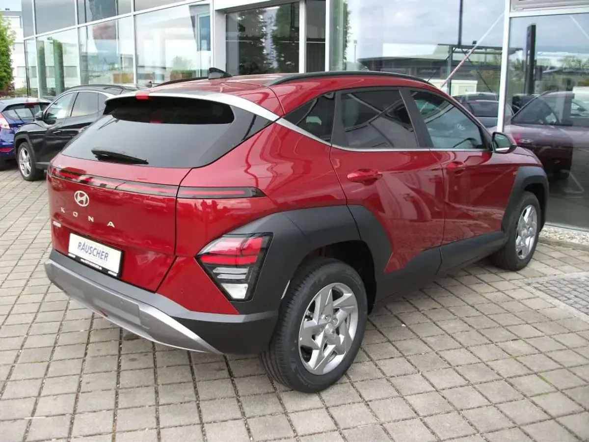 Gebraucht Hyundai Kona Trend 120 PS (88 kW) 2024 Rot schwarz SUV