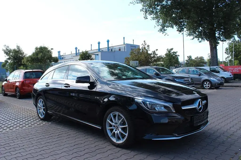 Gebraucht Mercedes CLA250 211 PS (155 kW) 2018 Schwarz Coupé
