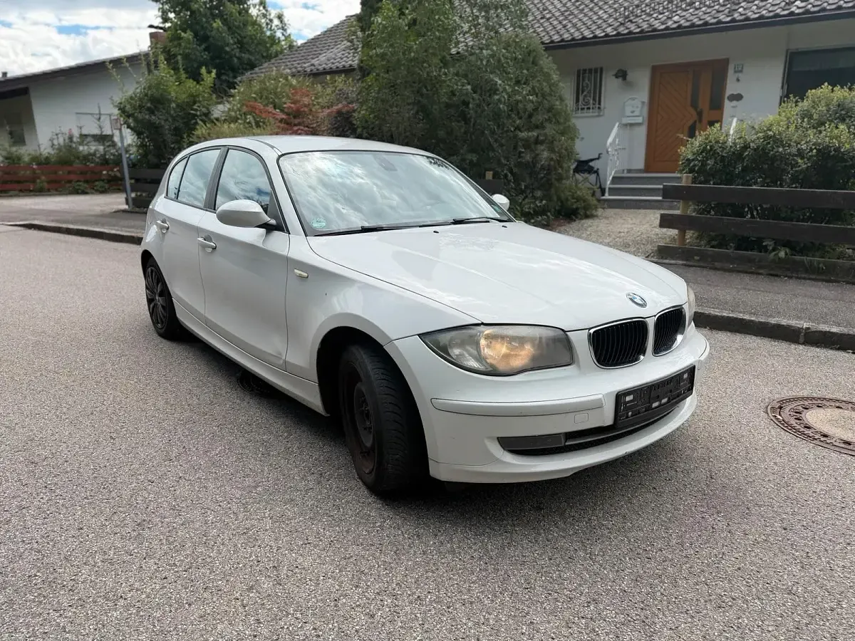 Gebraucht BMW 116 116 PS (85 kW) 2007 Weiß Kleinwagen