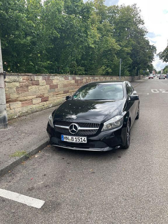 Schwarz Gebraucht 2017 Mercedes A200 Limousine | 16.500 € (Guter Preis) - Bild 1/4