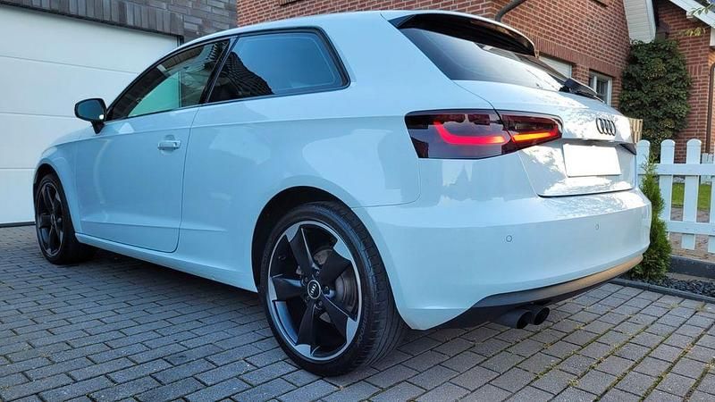 Weiß Gebraucht 2014 Audi A3 Ambiente Limousine | 10.500 € (Fairer Preis) - Bild 1/4