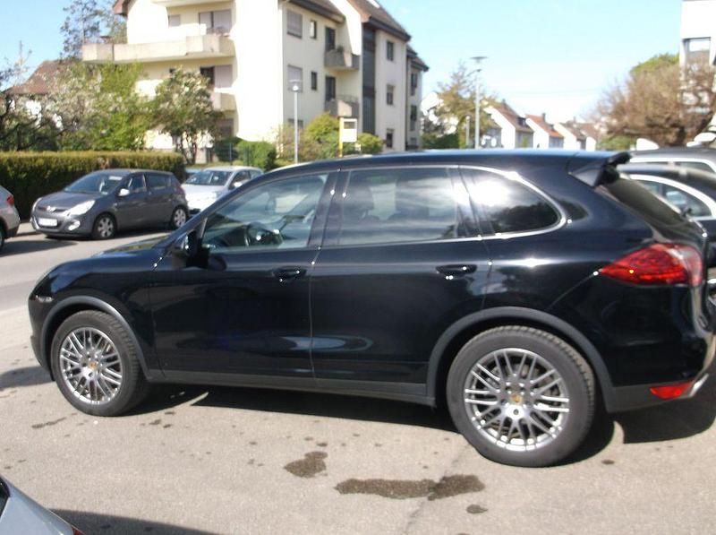 Second-hand Porsche Cayenne 245 CP (180 kW) 2012 Negru SUV