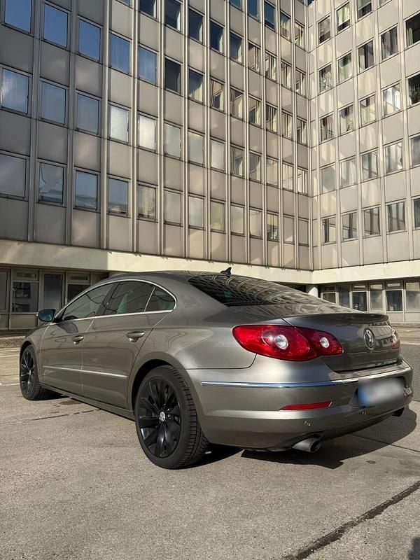 Gebraucht VW Passat R 300 PS (220 kW) 2009 Silber Coupé