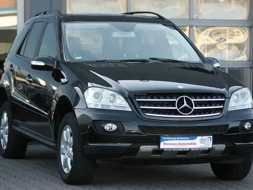Gebraucht Mercedes ML320 224 PS (164 kW) 2008 Obsidianschwarz metallic (metallic) SUV