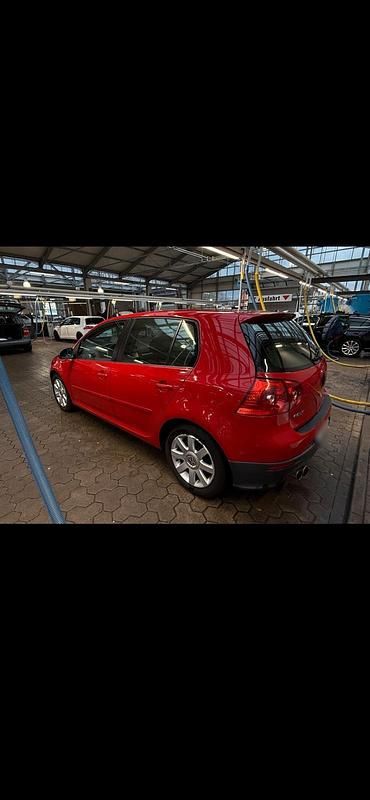 Gebraucht VW Golf V 116 PS (85 kW) 2003 Rot Kleinwagen