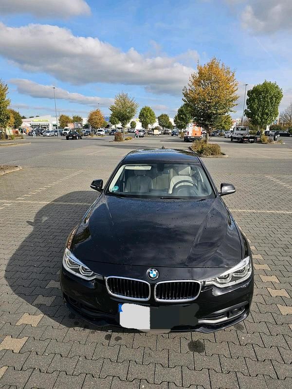Schwarz Gebraucht 2017 BMW 320 Kombi | 11.900 € (Fairer Preis) - Bild 1/3