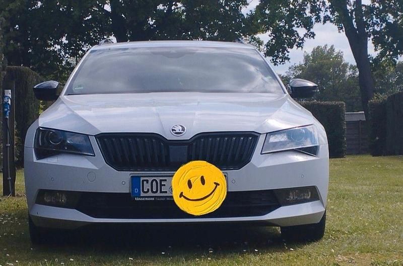 Weiß Gebraucht 2018 Skoda Superb SportLine Kombi | 22.900 € (Etwas zu teuer) - Bild 1/4