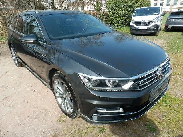 Gebraucht VW Passat Highline 150 PS (110 kW) 2019 Grau Kombi