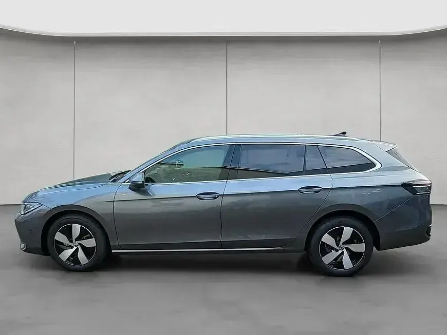 Gebraucht VW Passat Business 150 PS (110 kW) 2025 Grau Kombi