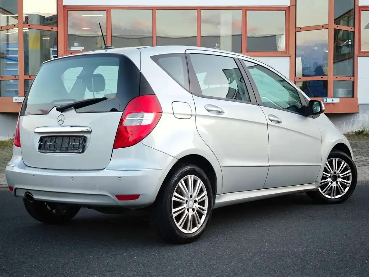 Gebraucht Mercedes A180 Elegance 116 PS (85 kW) 2010 Polarsilber  metalliclack Kleinwagen