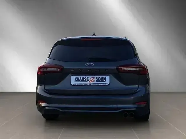 Używany Ford Focus ST-Line 155 KM (114 kW) 2024 Szary Sedan/Limuzyna