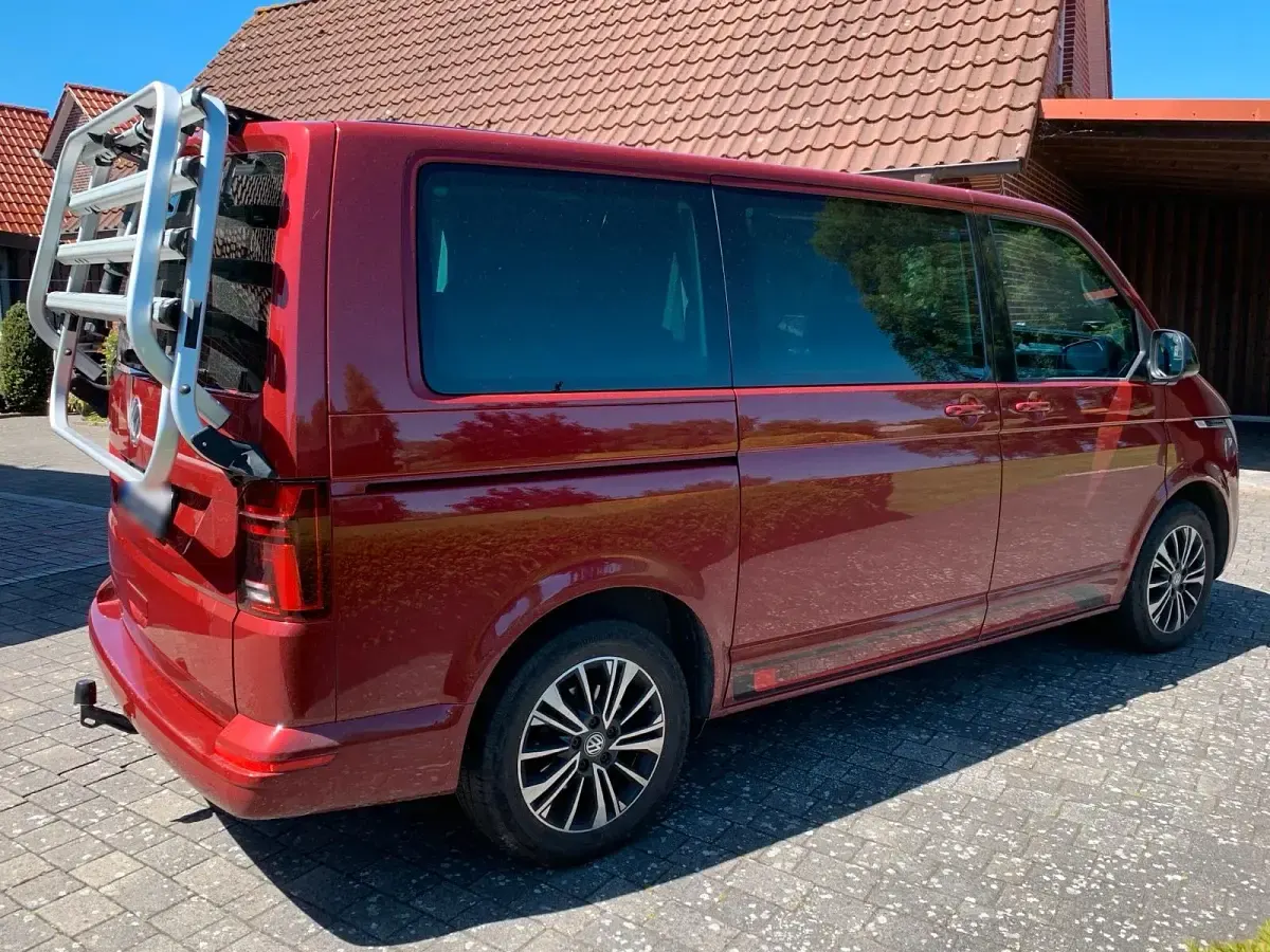 Gebraucht VW Multivan 204 PS (150 kW) 2021 Rot Van / Kleinbus