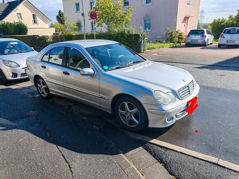 Grau Gebraucht 2005 Mercedes C200 Limousine | 2.800 € (Fairer Preis) - Bild 1/4
