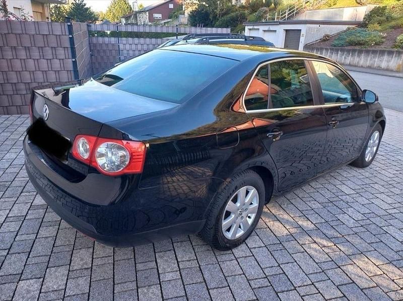 Gebraucht VW Jetta Highline 105 PS (77 kW) 2006 Schwarz Limousine