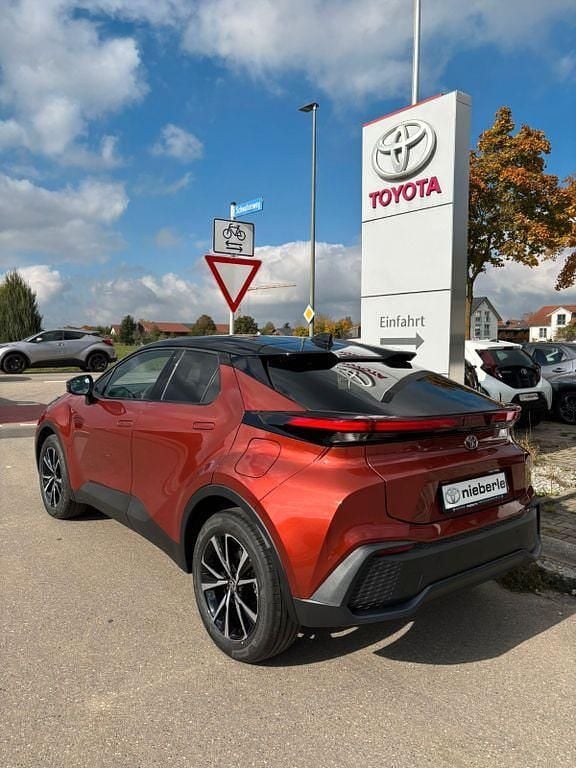 Neu Toyota C-HR 223 PS (164 kW) 2025 Orange SUV
