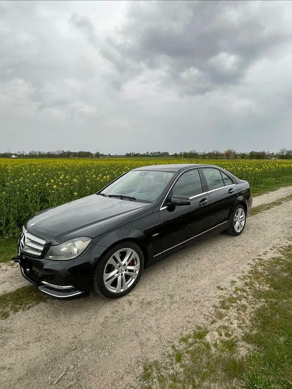 Gebraucht Mercedes C220 Avantgarde 170 PS (125 kW) 2011 Schwarz Limousine