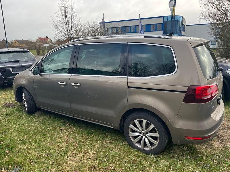 Gebraucht VW Sharan Highline 184 PS (135 kW) 2016 Gold Van / Kleinbus