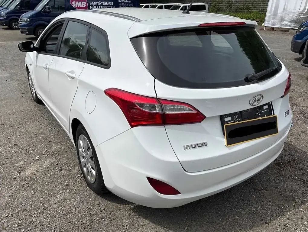 Gebraucht Hyundai i30 Classic 110 PS (80 kW) 2015 Polar white Kombi
