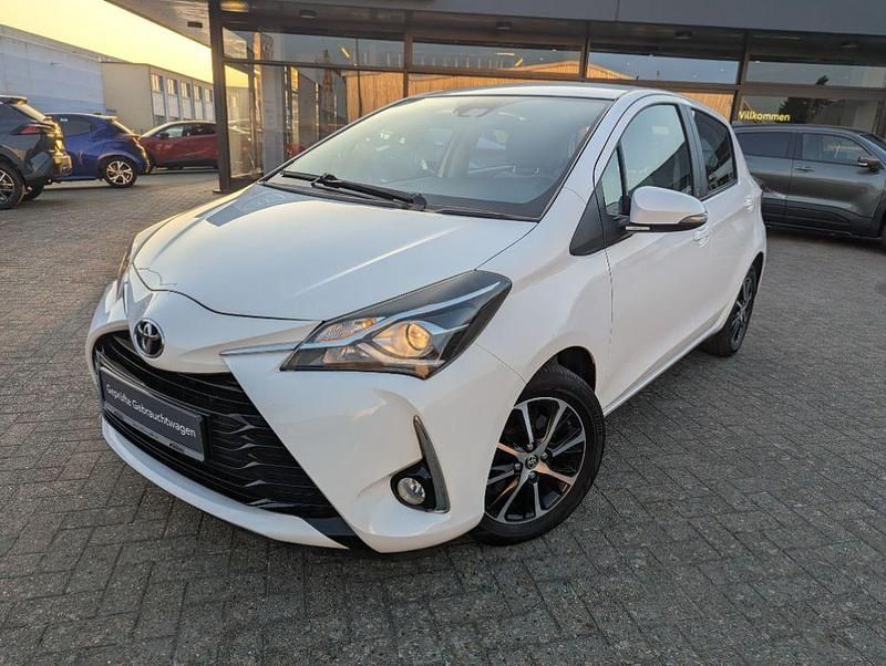 Gebraucht Toyota Yaris Team 111 PS (81 kW) 2017 Schneeweiß Kleinwagen