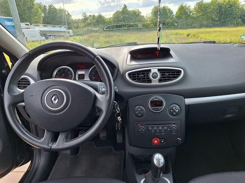 Gebraucht Renault Clio II Authentique 75 PS (55 kW) 2007 Grau Limousine