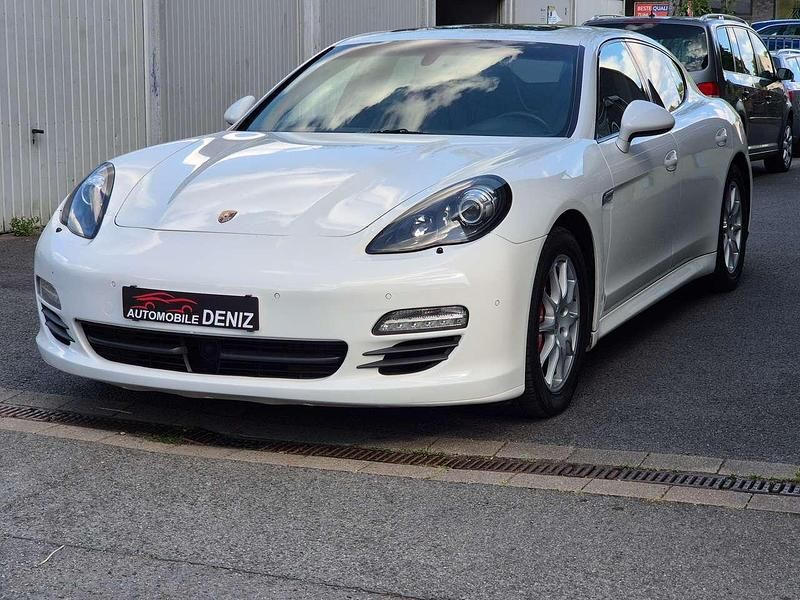Gebraucht Porsche Panamera 250 PS (183 kW) 2012 Carraraweiß Kleinwagen
