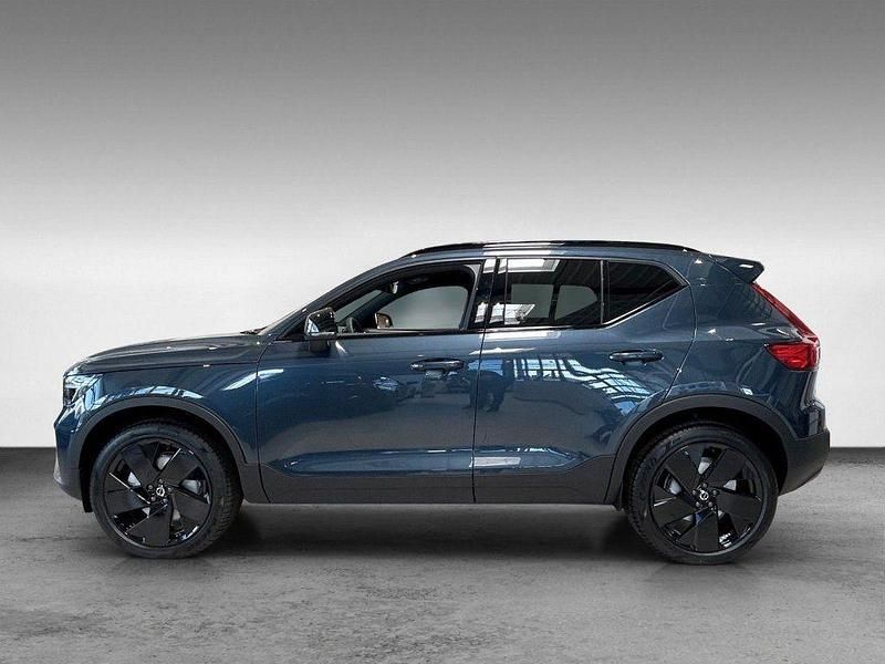 Neu Volvo XC40 Plus 163 PS (119 kW) 2025 Blau SUV